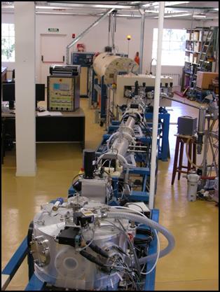 Tandem ion accelerator